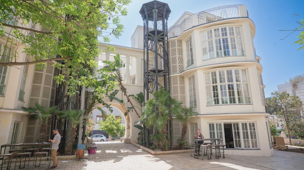 בית הצעירים תל אביב - קפה מעדנייה תמוז