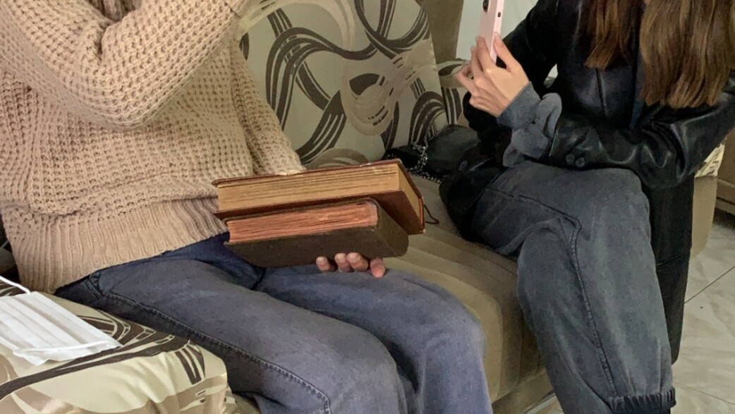 אנה זק פוגשת ניצול שואה אנה זק פוגשת ניצול שואה