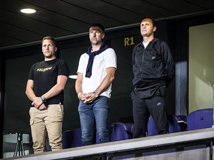 מלאדן קרסטאיץ' ביציע (עודד קרני)