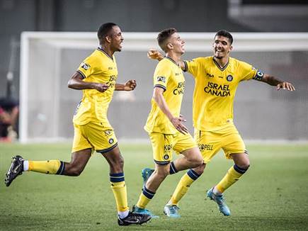 מחזיקת הגביע (עודד קרני)