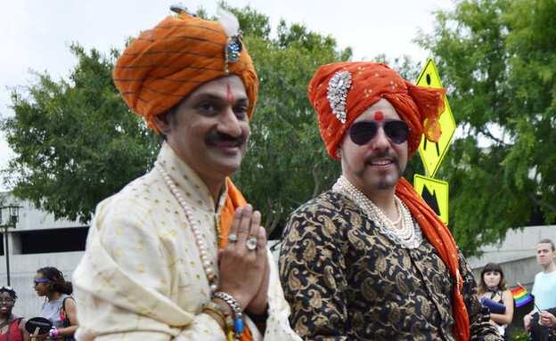 הנסיך ההודי מנוונדרה סינג גוהיל ובן זוגו (צילום:  Chelsea Guglielmino/WireImage, GettyImages)