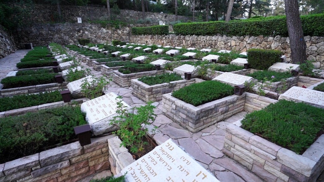 שדרת קברים בהר הרצל