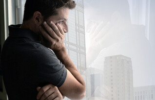 גבר עצוב (צילום: Marcos Mesa Sam Wordley, Shutterstock)