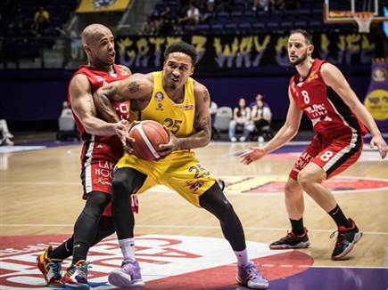 הוליך את הסגולים. מגי (עודד קרני, מנהלת הליגה)