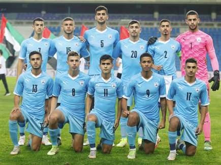 ליש במדי נבחרת הנוער (מספר 5). פוטנציאל אדיר (אלן שיבר)