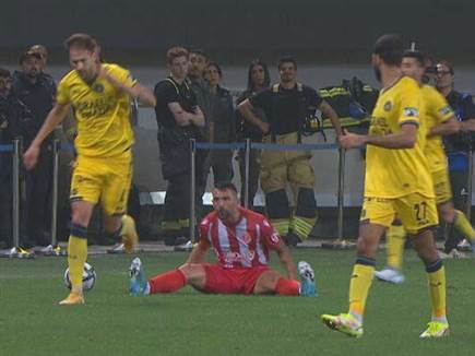 פעם אתה מפסיד בגלל אגרוף בדקה הראשונה, ופעם בגלל יריקה בדקה ה-44. אליאס