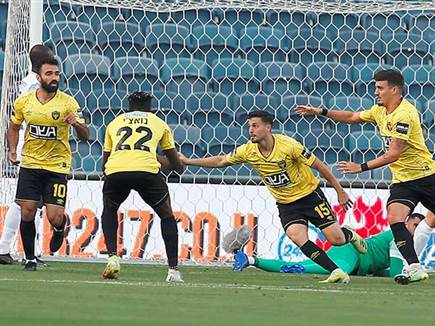 אבל כבר בדקה ה-3 הקבוצה שלו ספגה (צילום: אלן שיבר)