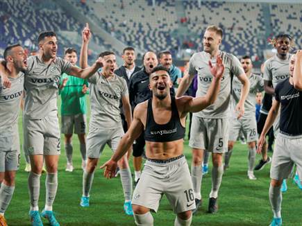 אבו פאני והחברים מריחים את התואר (אלן שיבר)