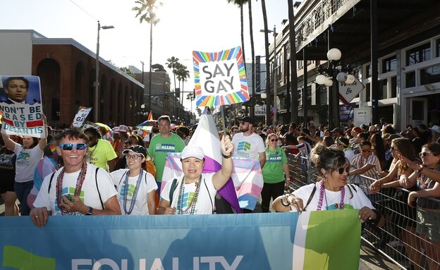 מצעד גאווה בפלורידה נגד Don't say gay (צילום: getty images)