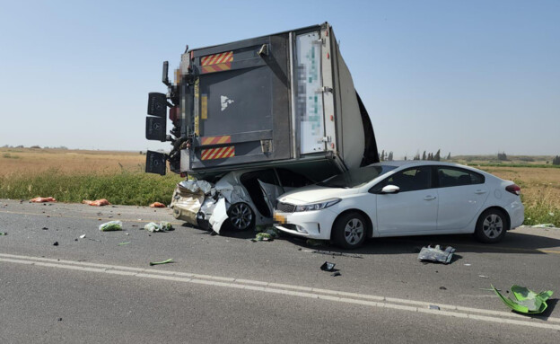 תאונת דרכים קשה בצומת עזריקם (צילום: דוברות איחוד והצלה)