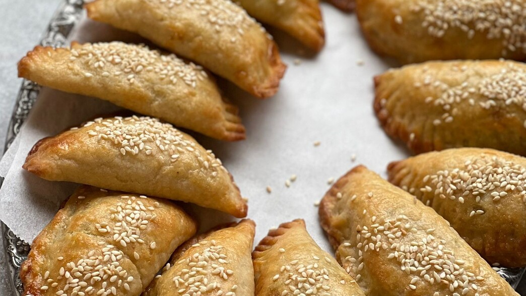 סמבוסק גבינה ופסטו