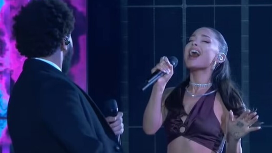 "חתיכת חיה", דה וויקנד ואריאנה גרנדה בהופעה