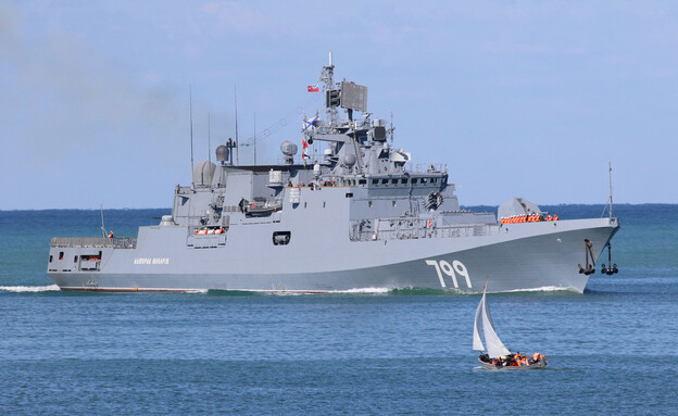 הספינה הרוסית "אדמירל מקרוב" בעת שעגנה בטורקיה (צילום: reuters)