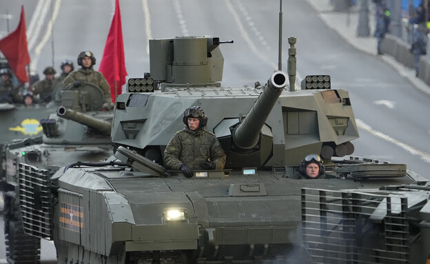 חזרות למצעד צבאי במוסקבה לרגל חגיגות "יום הניצחון" (צילום: AP)