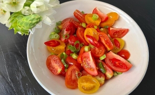 סלט עגבניות ונענע פיקנטי (צילום: רותם ליברזון, אוכל טוב, mako)