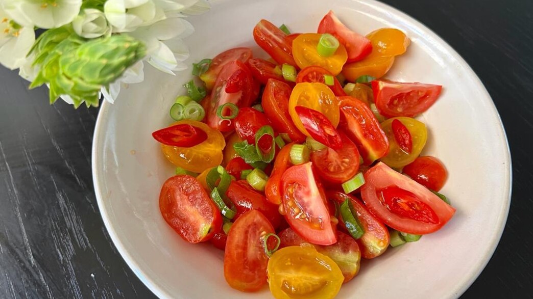 סלט עגבניות ונענע פיקנטי