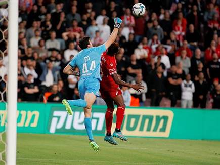 ואילצה את ג'וש כהן להתאמץ (צילום: אלן שיבר)