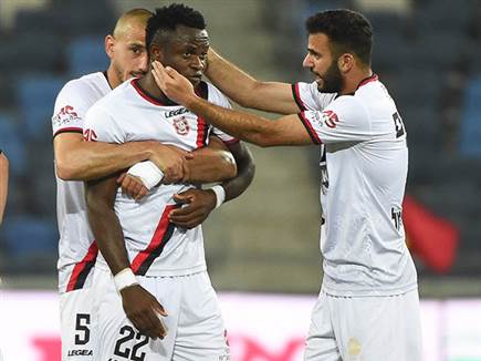 תלויה רק בעצמה. הפועל י-ם (ברני ארדוב)