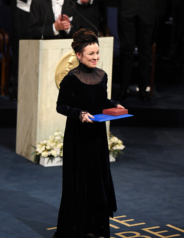 אולגה טוקרצ'וק בטקס פרסי הנובל לשנת 2018 (צילום: Getty Images)