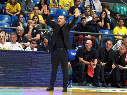 אלעד חסין. בוודאי מרוצה (אלן שיבר)