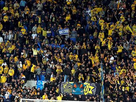 הנתבעים הפרו את התחייבותם כאוהדי מכבי ת"א (צילום: אלן שיבר, למצולמים אין קשר לכתבה)