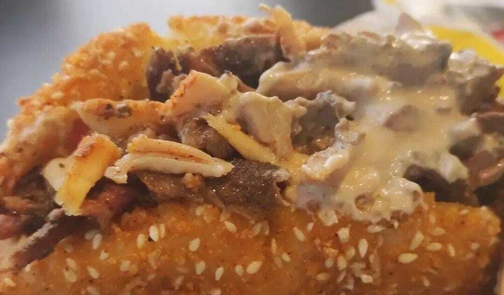 גרל'ה - מנת שווארמה בפיתה מטוגנת