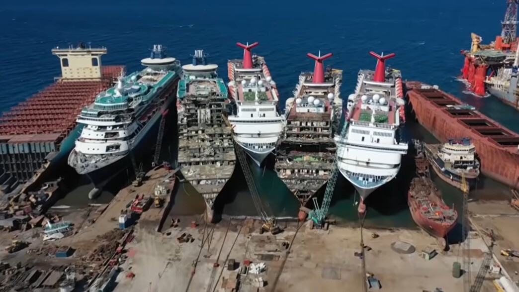 נמל אליאגה טורקיה ספינות (צילום: youtube)