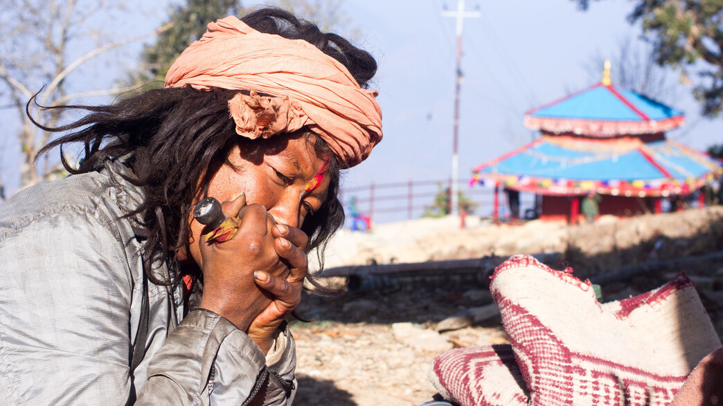 טקס דתי עם קנאביס בנפאל (צילום: Niroj Bade, shutterstock)