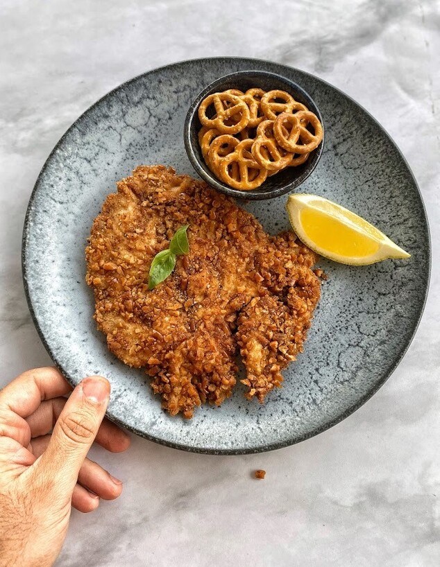 שניצל בציפוי בייגלה, רון יוחננוב