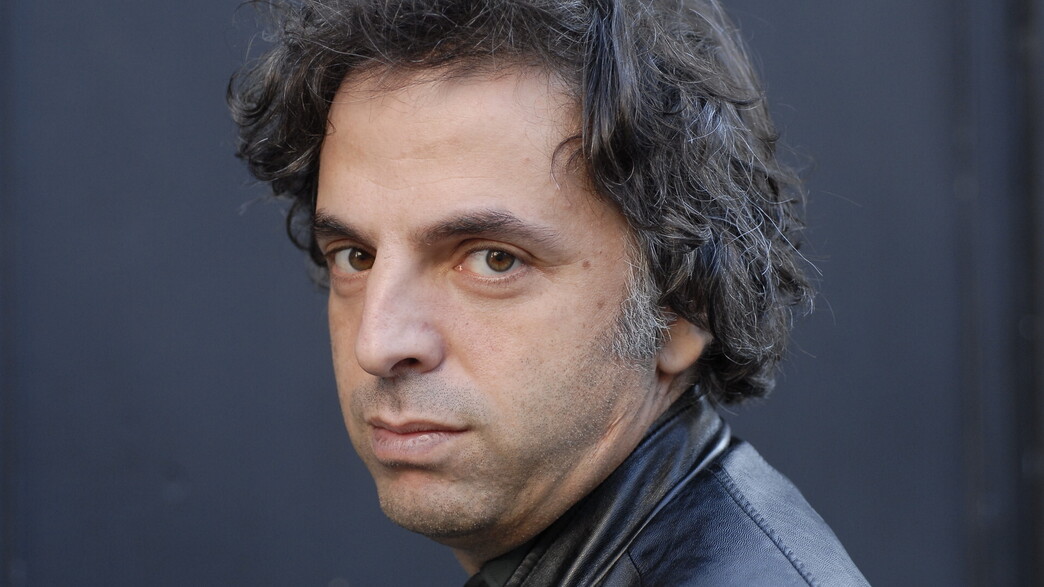 אתגר קרת אתגר קרת