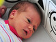 תינוקת ישנה בעריסה (אילוסטרציה: ChameleonsEye, shutterstock)
