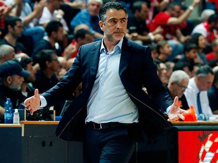 מרחק ניצחון מחצי גמר. אבן (אלן שיבר)