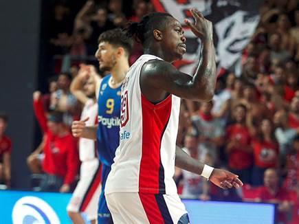 ערב ענק שלו לא הספיק. בראון (אלן שיבר)