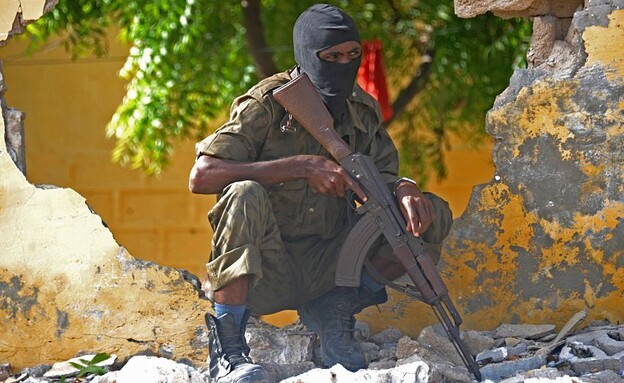 זירת אחד הפיגועים (צילום: Mohamed Abdiwahab/AFP/GettyImages)