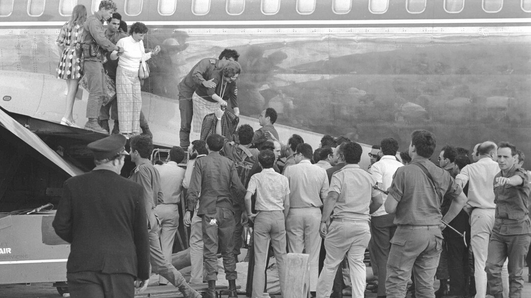 חילוץ בני הערובה מהמטוס החטוף