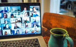 זום Zoom (צילום:  Chris Montgomery, unsplash)