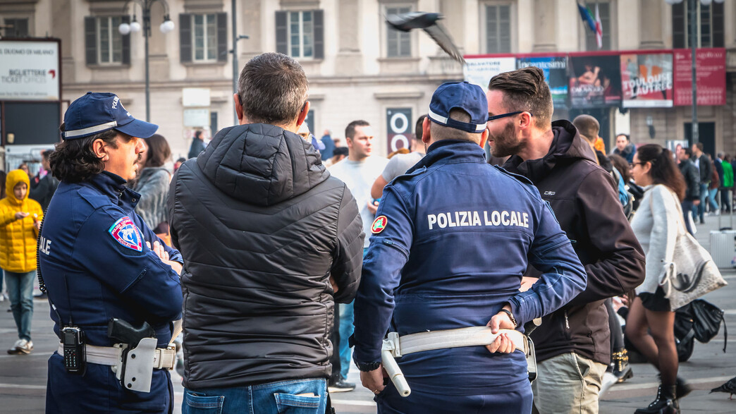 שוטרים באיטליה (צילום: Pierre-Olivier, shutterstock)