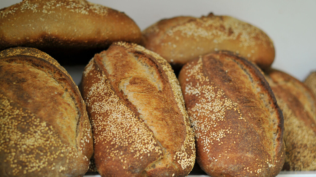 כיכרות לחם במאפייה (צילום: סופי גורדון, פלאש 90)