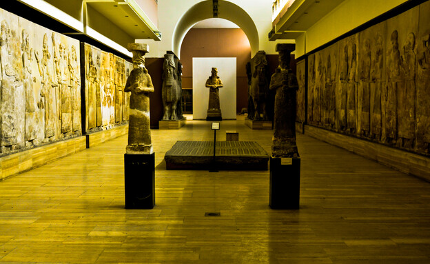 פסלים אשוריים במוזיאון עיראק בבגדאד (צילום:  Rasool Ali, shutterstock)