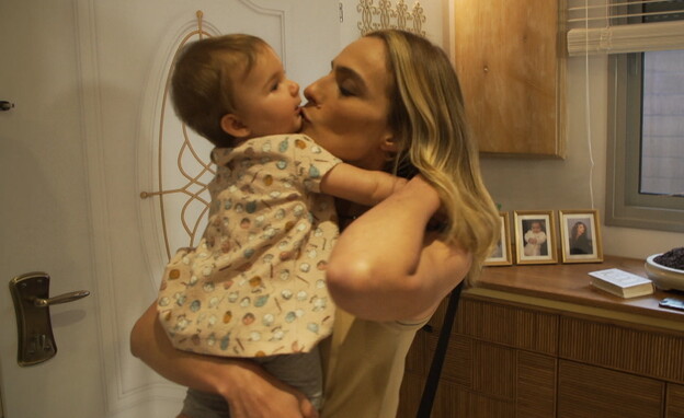 אילנית לוי ובתה אריאה (צילום: חדשות 12)