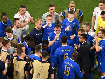 שחקני ריינג'רס לפני הפנדלים. לילה ארוך (Getty)