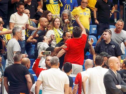 ביציעים, כרגיל, לא היה שקט (אלן שיבר)