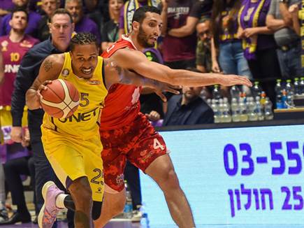 אי אפשר לתפוס אותו, מגי (ברני ארדוב, מנהלת הליגה)