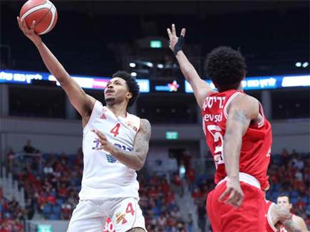 בלט אצל האדומים. אדאמס (דני מרון, מנהלת הליגה)