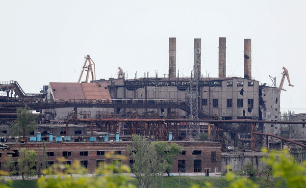 מפעל הפלדה אזובסטל במריופול (צילום: אלכסנדר ארמוצ'נקו, רויטרס)