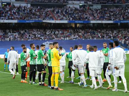 בטיס חלקה כבוד לאלופה (Getty)
