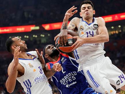 דק וסינגולטון נאבקים. סיפור המשחק (Getty)