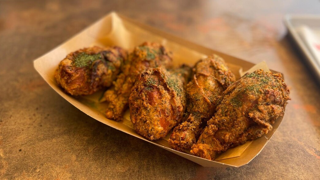 מנת שוקיים בהולי צ'יקן מנת שוקיים בהולי צ'יקן