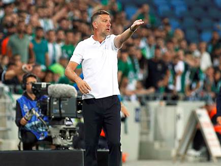 נראה מרוצה בסיום. קרסטאיץ' (אלן שיבר)