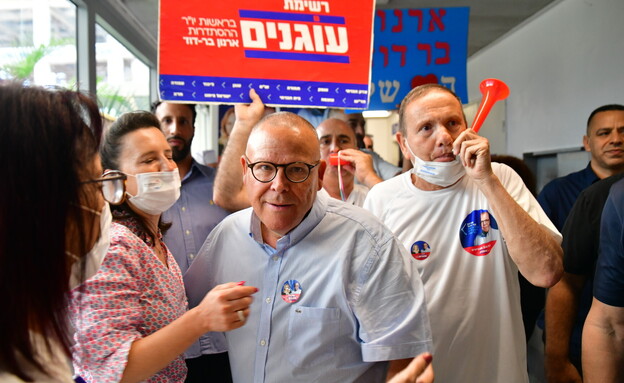 ארנון בר-דוד ביום הבחירות להסתדרות (צילום: אבשלום ששוני, פלאש 90)